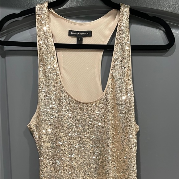 Elegant Gold Sequin Dress - Picture 2 of 3